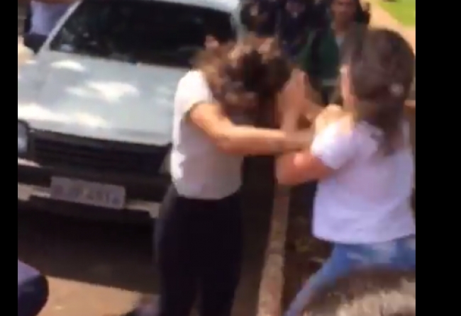 direcao-do-leonidas-afirma-que-alunas-foram-suspensas-apos-agressao