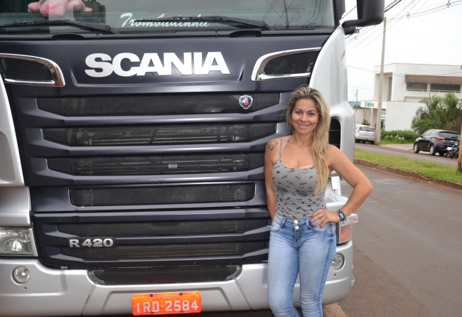 youtuber-de-sucesso-caminhoneira-sheila-bellaver-passou-por-santa-cruz