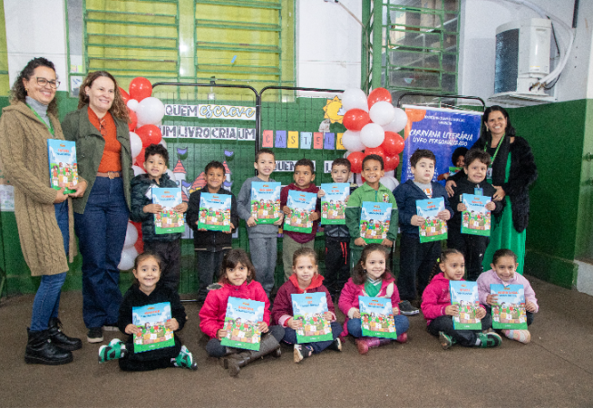 caravana-literaria-leva-livros-personalizados-a-escolas-municipais-de-santa-cruz-do-rio-pardo