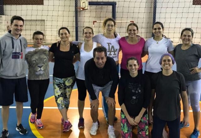 time-reune-antigas-jogadoras-de-voleibol-e-volta-para-competicoes