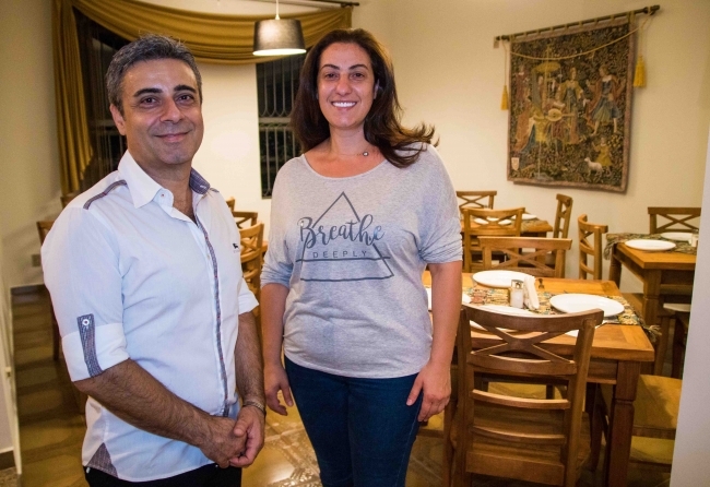 socios-e-refugiados-inauguram-restaurante-sirio-em-santa-cruz