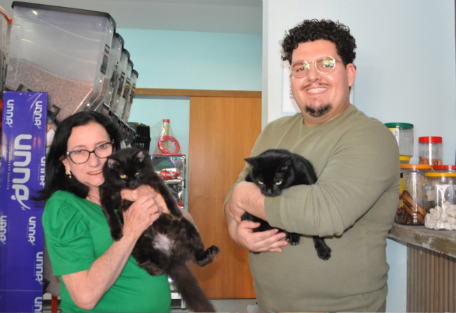 mae-e-filho-criam-servico-de-cuidado-para-animais-em-casa