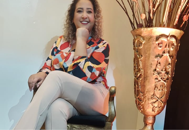 profissional-alia-manicure-e-afiacao-em-santa-cruz