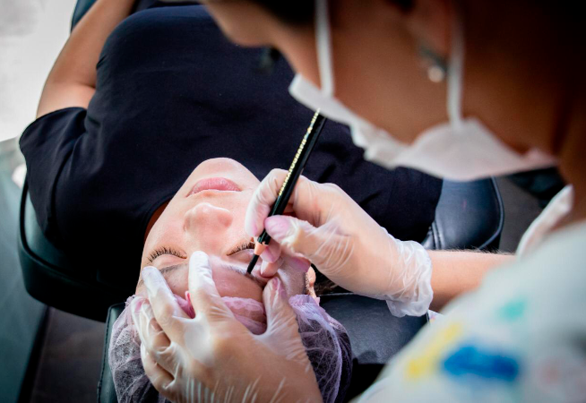 profissional-traz-micropigmentacao-paramedica-e-coach-visage-para-cidade