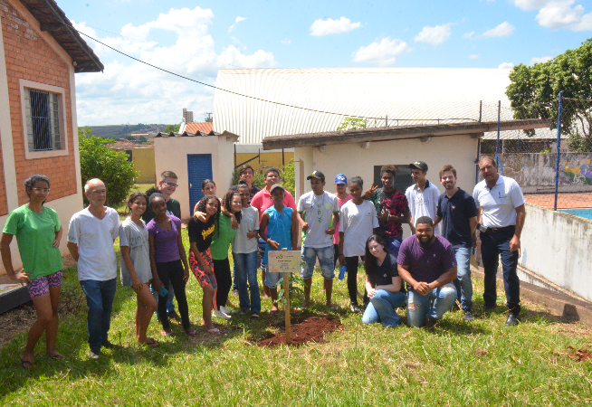 projeto-criado-por-estudantes-realiza-o-plantio-de-arvores-em-santa-cruz